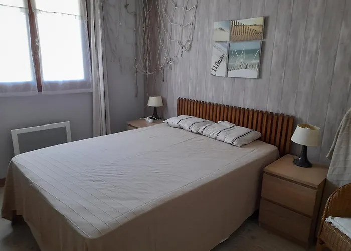 Casa vacanze Maison T3 Avec Cour, à Deux Pas Du Port De L'aiguillon, Proche Commodités Et - - Fr-1-319-126 *