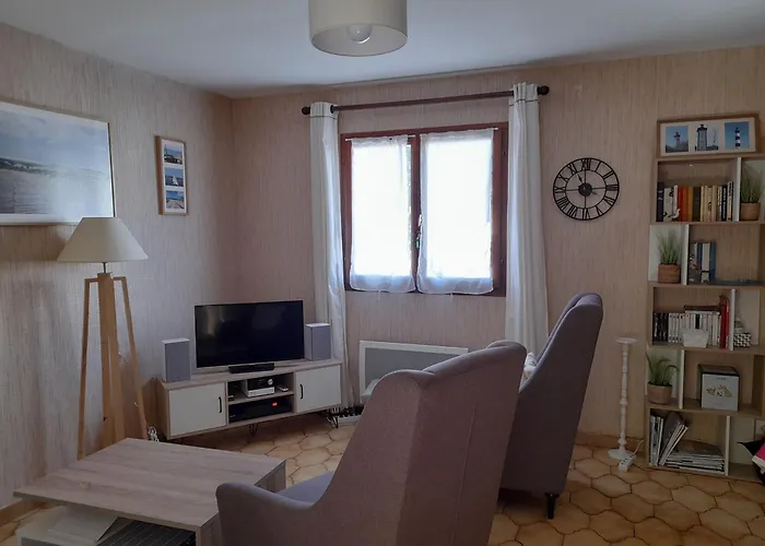 Maison T3 Avec Cour, à Deux Pas Du Port De L'aiguillon, Proche Commodités Et - - Fr-1-319-126
