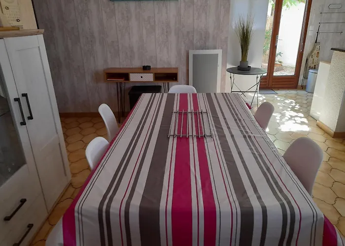 Casa vacanze Maison T3 Avec Cour, à Deux Pas Du Port De L'aiguillon, Proche Commodités Et - - Fr-1-319-126 *