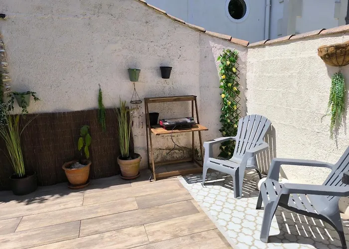 Casa vacanze Maison T3 Avec Cour, à Deux Pas Du Port De L'aiguillon, Proche Commodités Et - - Fr-1-319-126 *
