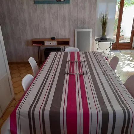 Ferienhaus Maison T3 Avec Cour, A Deux Pas Du Port De L'aiguillon, Proche Commodites Et - - Fr-1-319-126 *